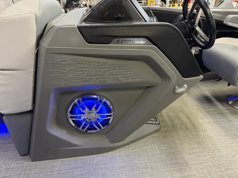 Slide: The Image of Tahoe Cascade Quad Lounge 2385 & 4-Stroke 2025 - 30