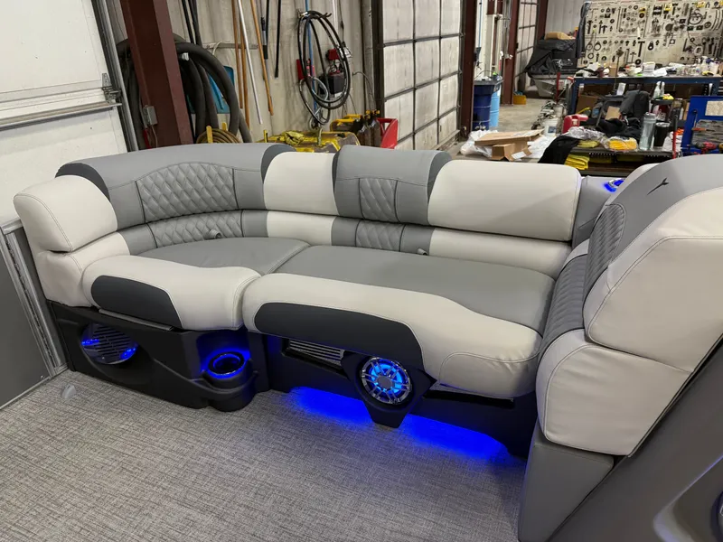 Slide: The Image of Tahoe Cascade Quad Lounge 2385 & 4-Stroke 2025 - 31