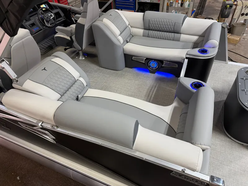 Slide: The Image of Tahoe Cascade Quad Lounge 2385 & 4-Stroke 2025 - 4