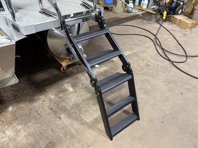 Slide: The Image of Tahoe Cascade Quad Lounge 2385 & 4-Stroke 2025 - 46