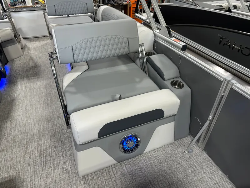 Slide: The Image of Tahoe Cascade 2385 Quad Lounge Shift Flip & Honda 4-Stroke EFI 2025 - 10