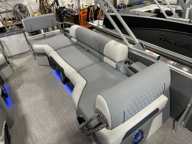 Slide: The Image of Tahoe Cascade 2385 Quad Lounge Shift Flip & Honda 4-Stroke EFI 2025 - 20