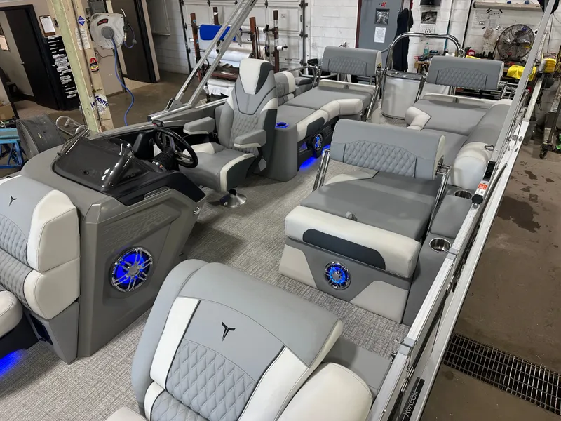 Slide: The Image of Tahoe Cascade 2385 Quad Lounge Shift Flip & Honda 4-Stroke EFI 2025 - 3