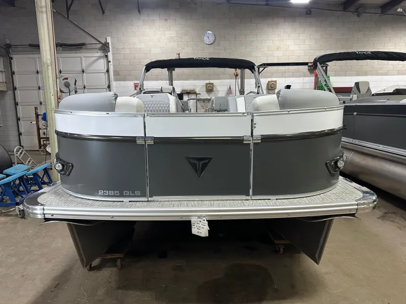 Slide: The Image of Tahoe Cascade 2385 Quad Lounge Shift Flip & Honda 4-Stroke EFI 2025 - 44