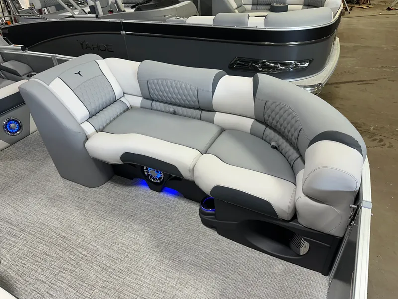 Slide: The Image of Tahoe Cascade 2385 Quad Lounge Shift Flip & Honda 4-Stroke EFI 2025 - 9