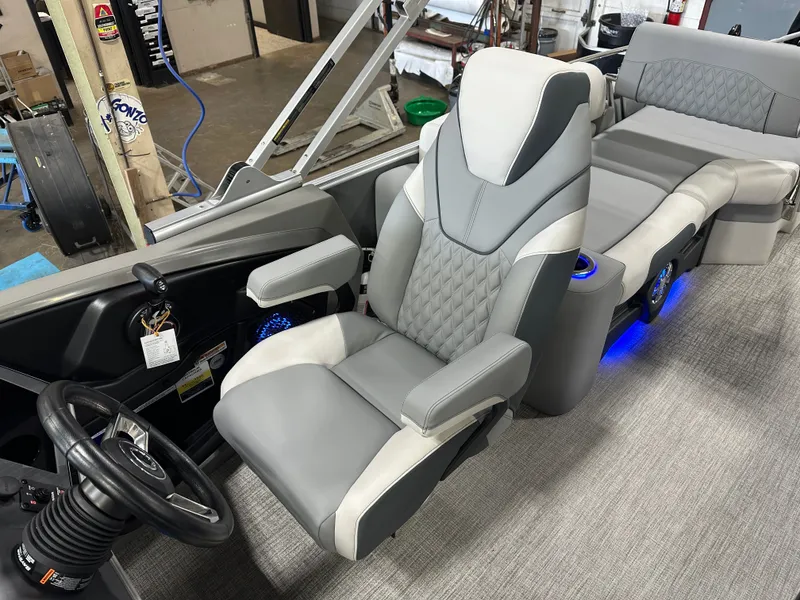 Slide: The Image of Tahoe Cascade QLS 2385 Quad Lounge Shift 2025 - 12