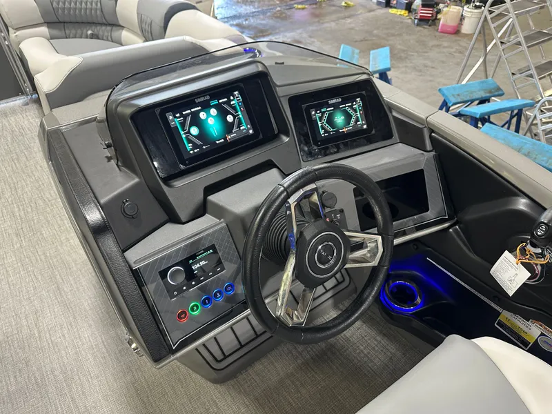 Slide: The Image of Tahoe Cascade QLS 2385 Quad Lounge Shift 2025 - 13