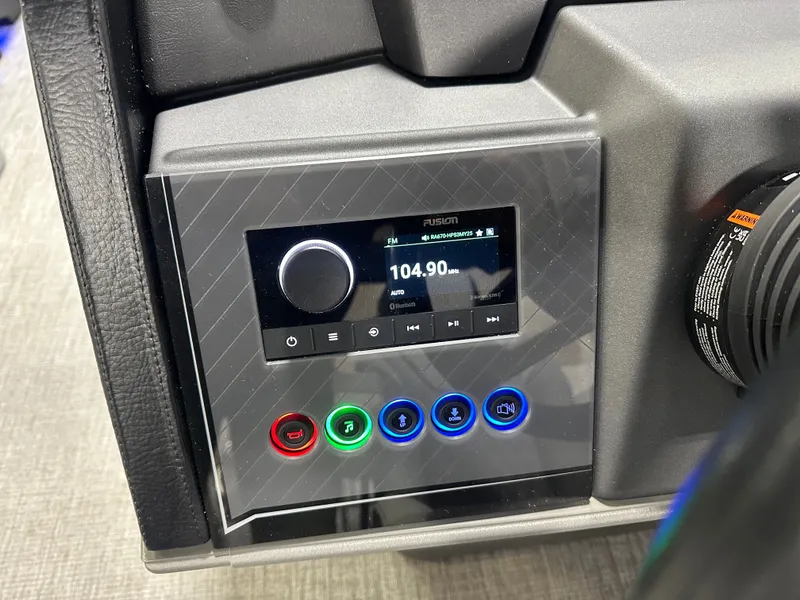 Slide: The Image of Tahoe Cascade QLS 2385 Quad Lounge Shift 2025 - 14