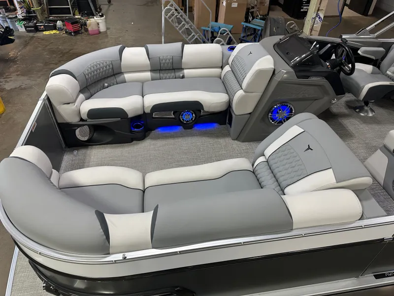 Slide: The Image of Tahoe Cascade QLS 2385 Quad Lounge Shift 2025 - 2