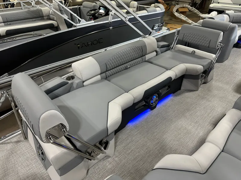 Slide: The Image of Tahoe Cascade QLS 2385 Quad Lounge Shift 2025 - 22