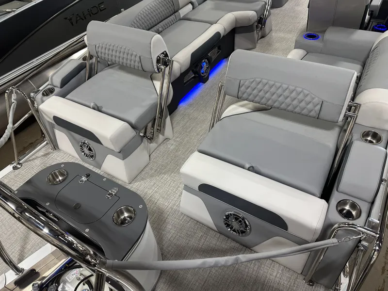 Slide: The Image of Tahoe Cascade QLS 2385 Quad Lounge Shift 2025 - 23