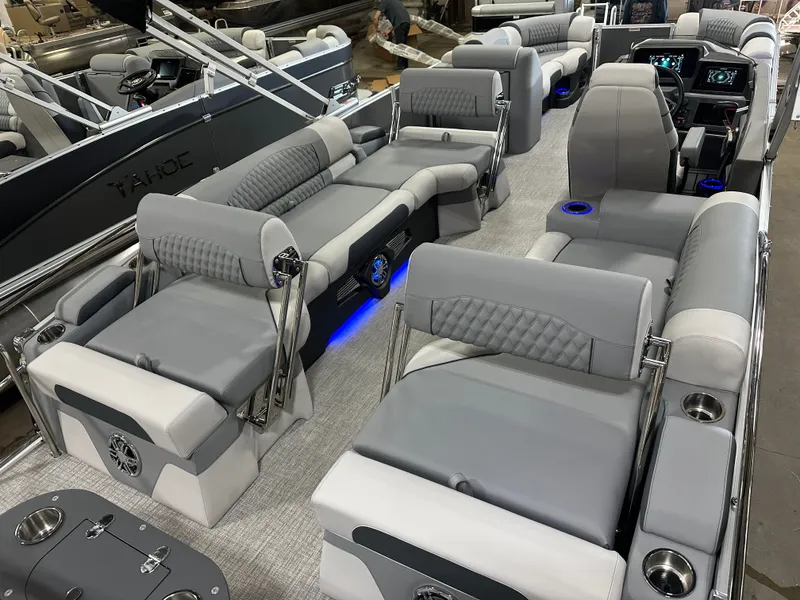 Slide: The Image of Tahoe Cascade QLS 2385 Quad Lounge Shift 2025 - 24