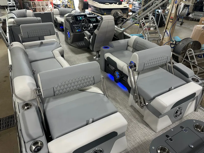 Slide: The Image of Tahoe Cascade QLS 2385 Quad Lounge Shift 2025 - 25