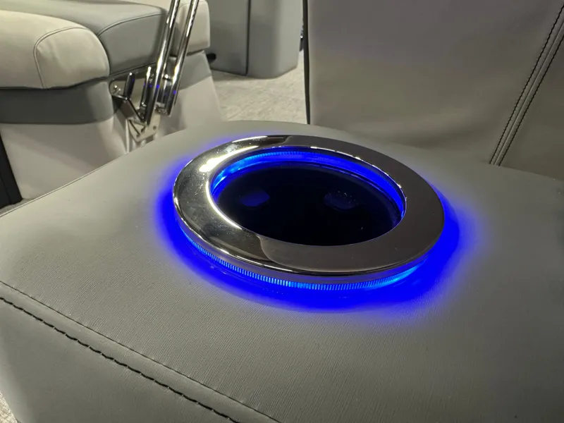 Slide: The Image of Tahoe Cascade QLS 2385 Quad Lounge Shift 2025 - 27