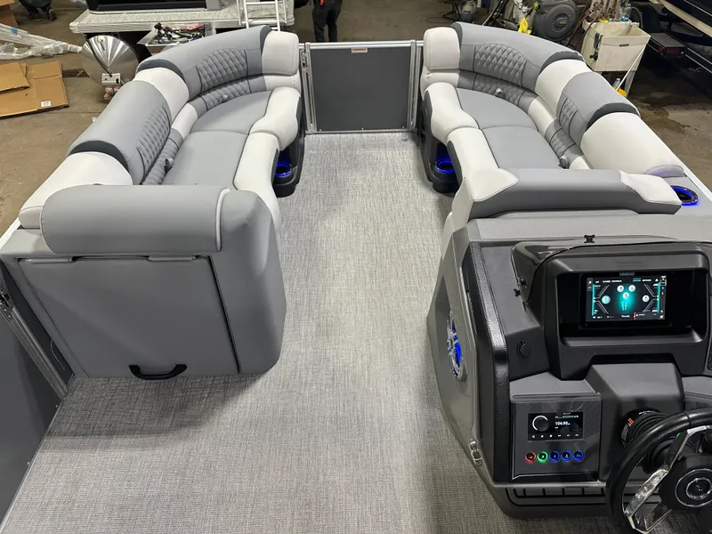 Slide: The Image of Tahoe Cascade QLS 2385 Quad Lounge Shift 2025 - 30