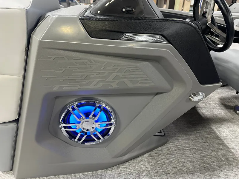 Slide: The Image of Tahoe Cascade QLS 2385 Quad Lounge Shift 2025 - 31