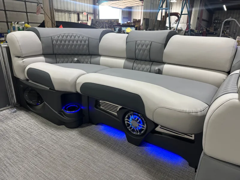 Slide: The Image of Tahoe Cascade QLS 2385 Quad Lounge Shift 2025 - 32