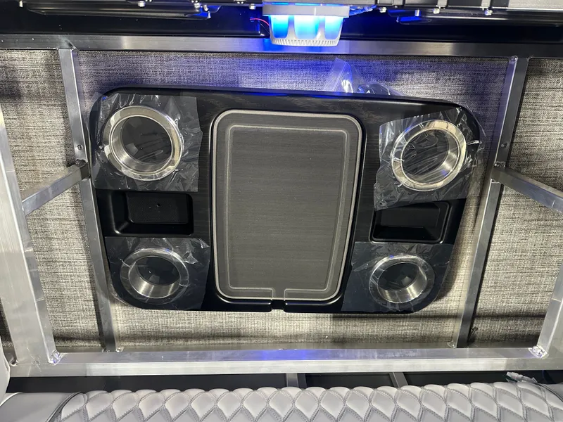 Slide: The Image of Tahoe Cascade QLS 2385 Quad Lounge Shift 2025 - 35