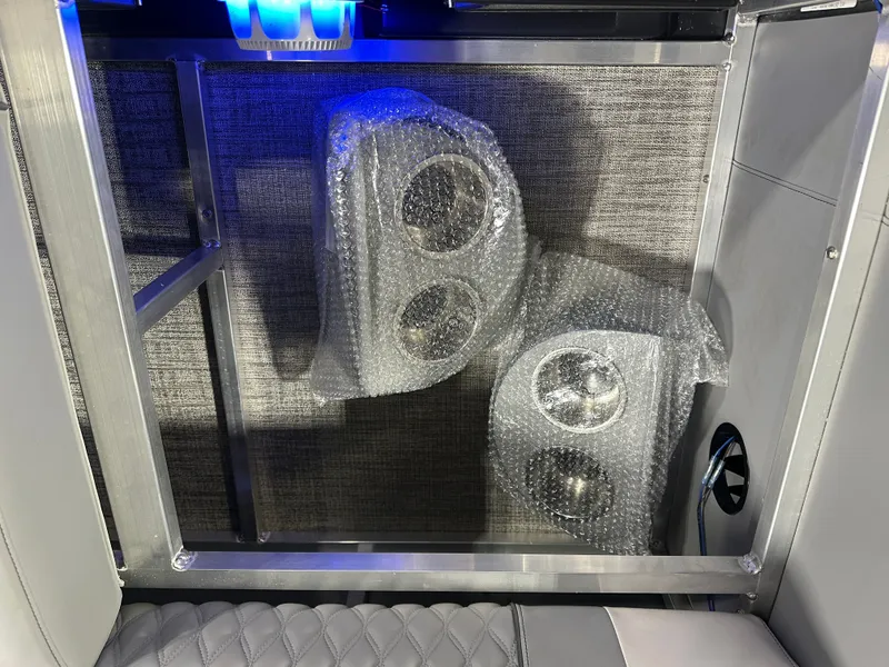 Slide: The Image of Tahoe Cascade QLS 2385 Quad Lounge Shift 2025 - 38