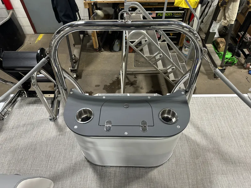 Slide: The Image of Tahoe Cascade QLS 2385 Quad Lounge Shift 2025 - 39