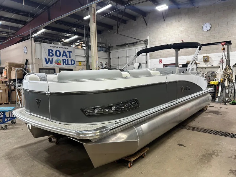 Slide: The Image of Tahoe Cascade QLS 2385 Quad Lounge Shift 2025 - 47