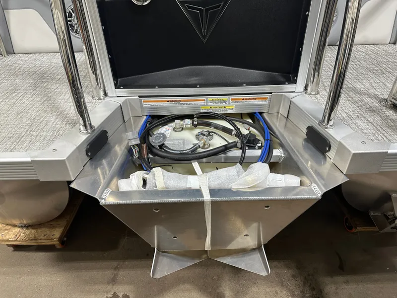 Slide: The Image of Tahoe Cascade QLS 2385 Quad Lounge Shift 2025 - 51