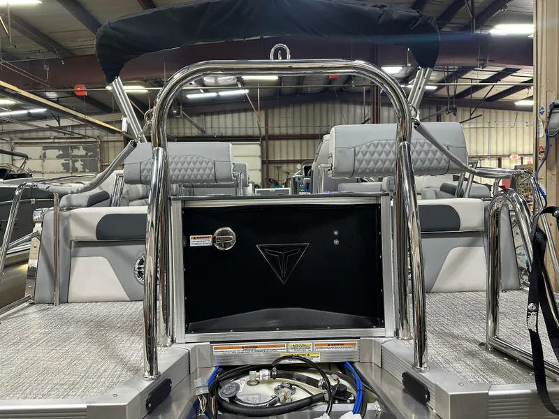 Slide: The Image of Tahoe Cascade QLS 2385 Quad Lounge Shift 2025 - 52