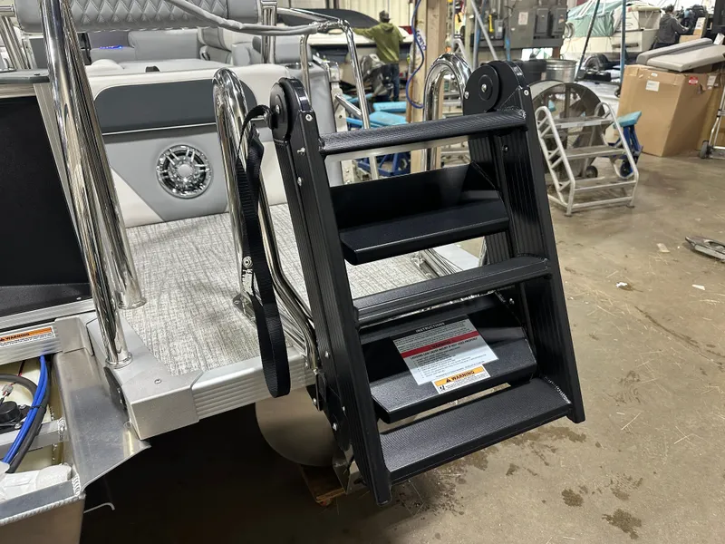 Slide: The Image of Tahoe Cascade QLS 2385 Quad Lounge Shift 2025 - 53