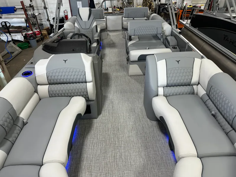 Slide: The Image of Tahoe Cascade QLS 2385 Quad Lounge Shift 2025 - 7