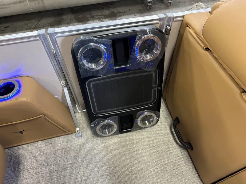 Slide: The Image of Tahoe Cascade 2385 Quad Lounge Shift SS & Honda 4-Stroke EFI 2025 - 31