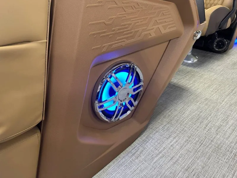 Slide: The Image of Tahoe Cascade 2385 Quad Lounge Shift SS & Honda 4-Stroke EFI 2025 - 37