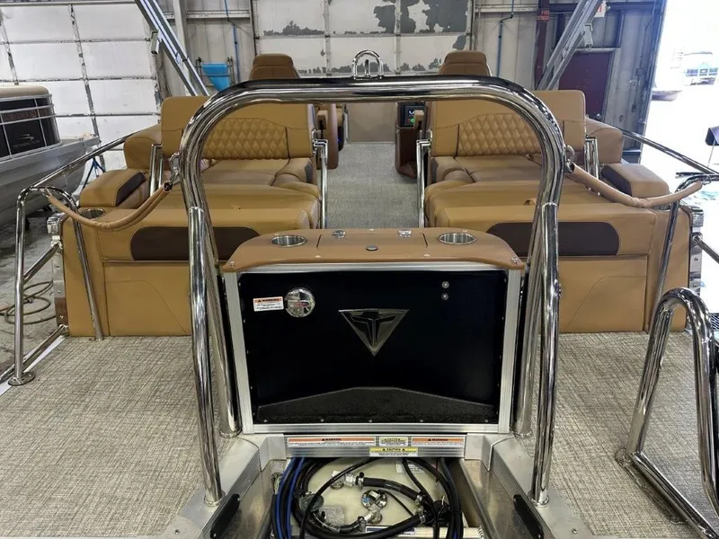 Slide: The Image of Tahoe Cascade 2385 Quad Lounge Shift SS & Honda 4-Stroke EFI 2025 - 47