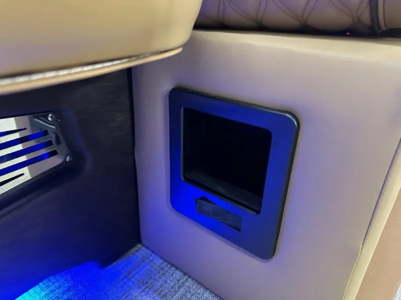 Slide: The Image of Tahoe Cascade QLS 2385 Quad Lounge Shift 2025 - 35