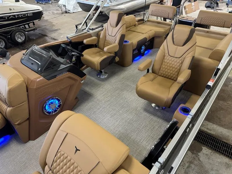 Slide: The Image of Tahoe Cascade QLS 2385 Quad Lounge Shift 2025 - 4