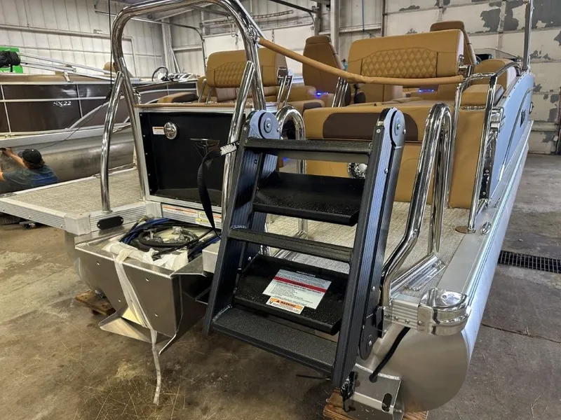 Slide: The Image of Tahoe Cascade QLS 2385 Quad Lounge Shift 2025 - 48