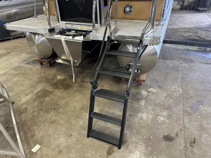 Slide: The Image of Tahoe Cascade QLS 2385 Quad Lounge Shift 2025 - 49