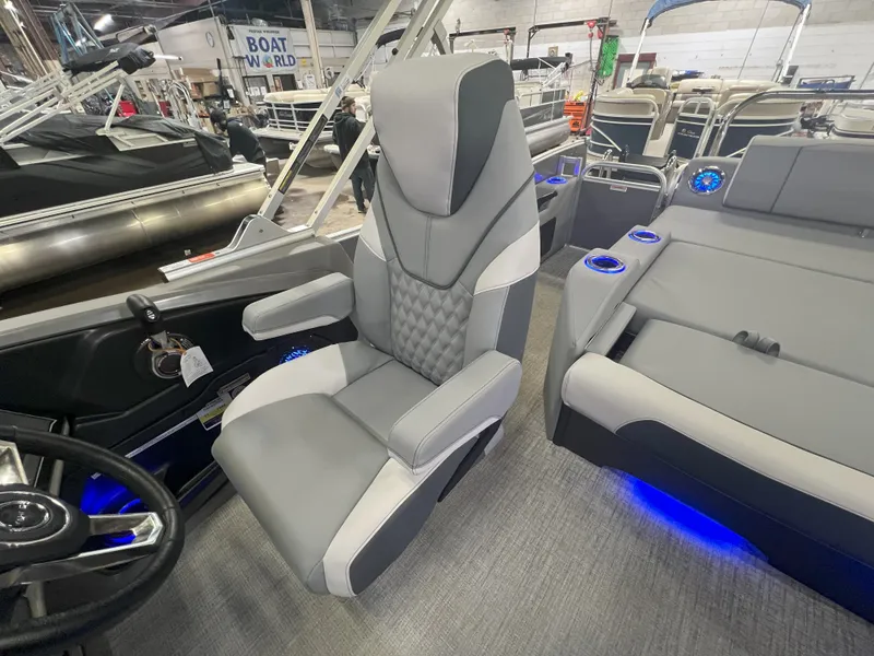 Slide: The Image of Tahoe Cascade 2385 Swingback (VRL) & Honda 4-Stroke EFI 2025 - 10