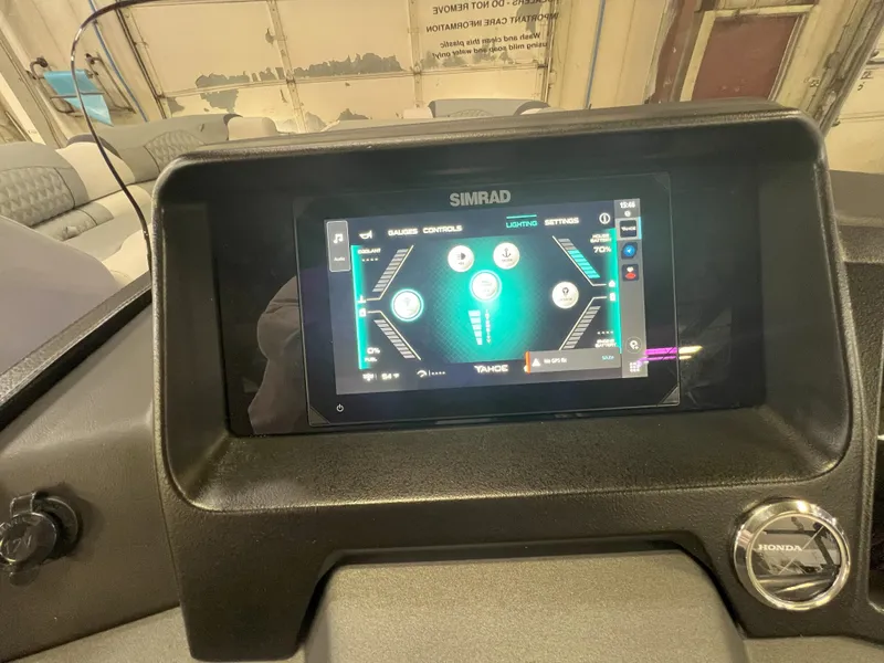 Slide: The Image of Tahoe Cascade 2385 Swingback (VRL) & Honda 4-Stroke EFI 2025 - 12