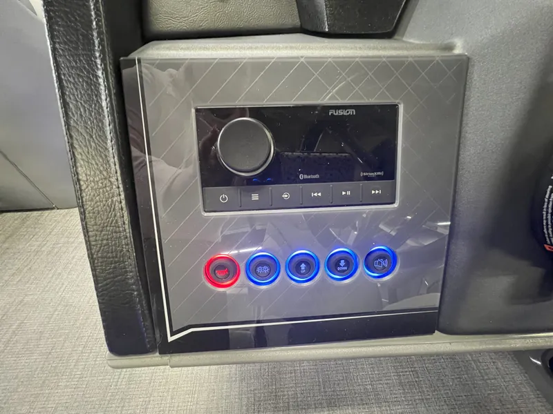 Slide: The Image of Tahoe Cascade 2385 Swingback (VRL) & Honda 4-Stroke EFI 2025 - 14