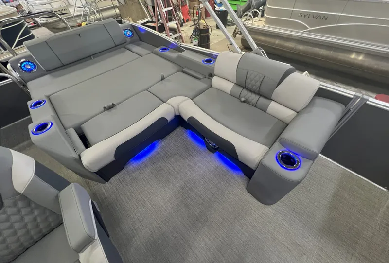 Slide: The Image of Tahoe Cascade 2385 Swingback (VRL) & Honda 4-Stroke EFI 2025 - 16