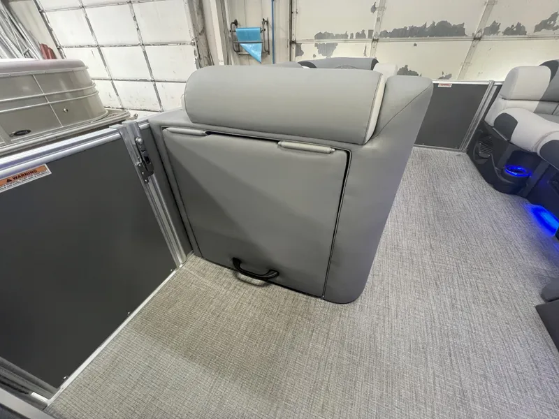 Slide: The Image of Tahoe Cascade 2385 Swingback (VRL) & Honda 4-Stroke EFI 2025 - 19