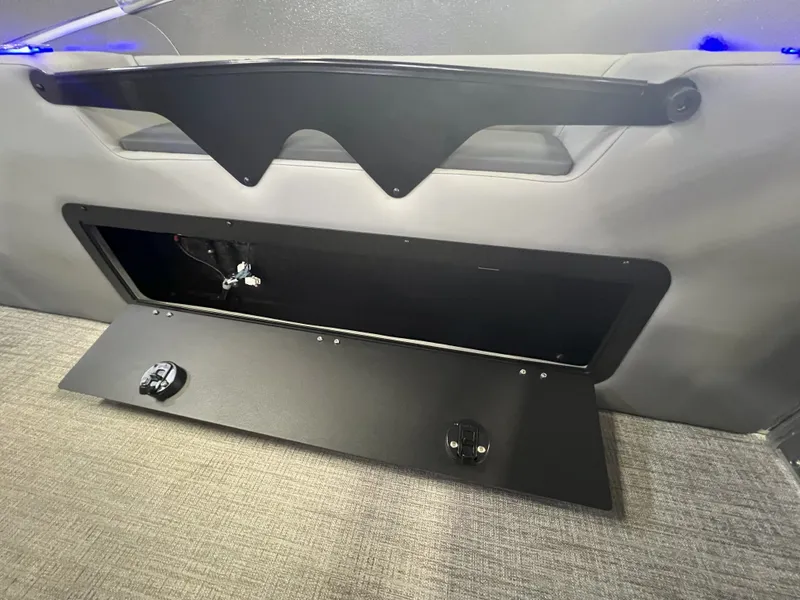 Slide: The Image of Tahoe Cascade 2385 Swingback (VRL) & Honda 4-Stroke EFI 2025 - 23