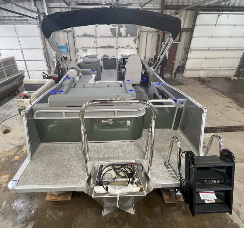 Slide: The Image of Tahoe Cascade 2385 Swingback (VRL) & Honda 4-Stroke EFI 2025 - 31