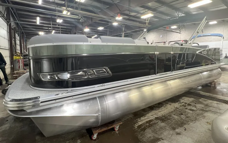 Slide: The Image of Tahoe Cascade 2385 Swingback (VRL) & Honda 4-Stroke EFI 2025 - 37