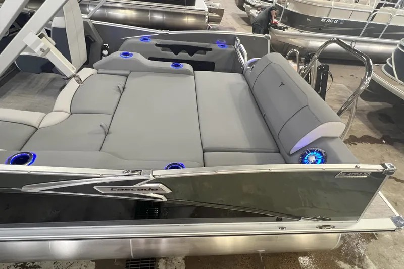 Slide: The Image of Tahoe Cascade 2385 Swingback (VRL) & Honda 4-Stroke EFI 2025 - 4