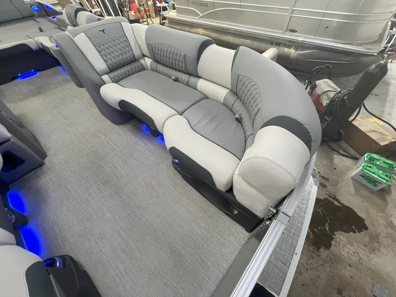 Slide: The Image of Tahoe Cascade 2385 Swingback (VRL) & Honda 4-Stroke EFI 2025 - 7