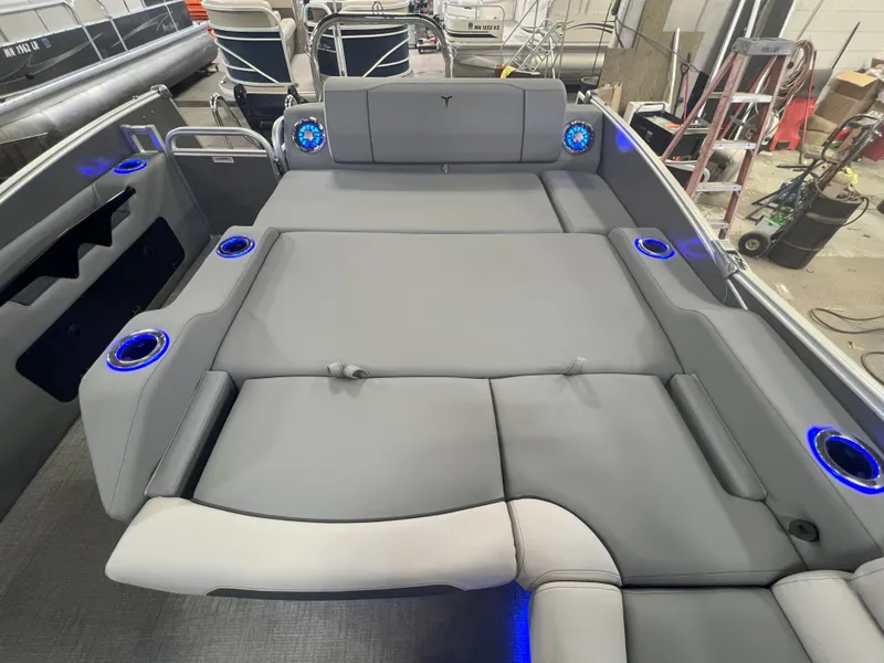 Slide: The Image of Tahoe Cascade VRL 2385 Swingback 2025 - 17