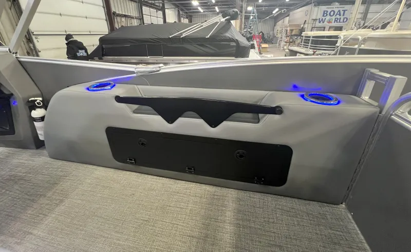 Slide: The Image of Tahoe Cascade VRL 2385 Swingback 2025 - 22