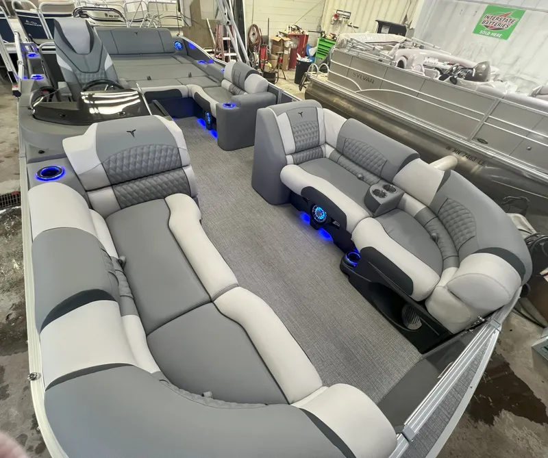 Slide: The Image of Tahoe Cascade VRL 2385 Swingback 2025 - 27