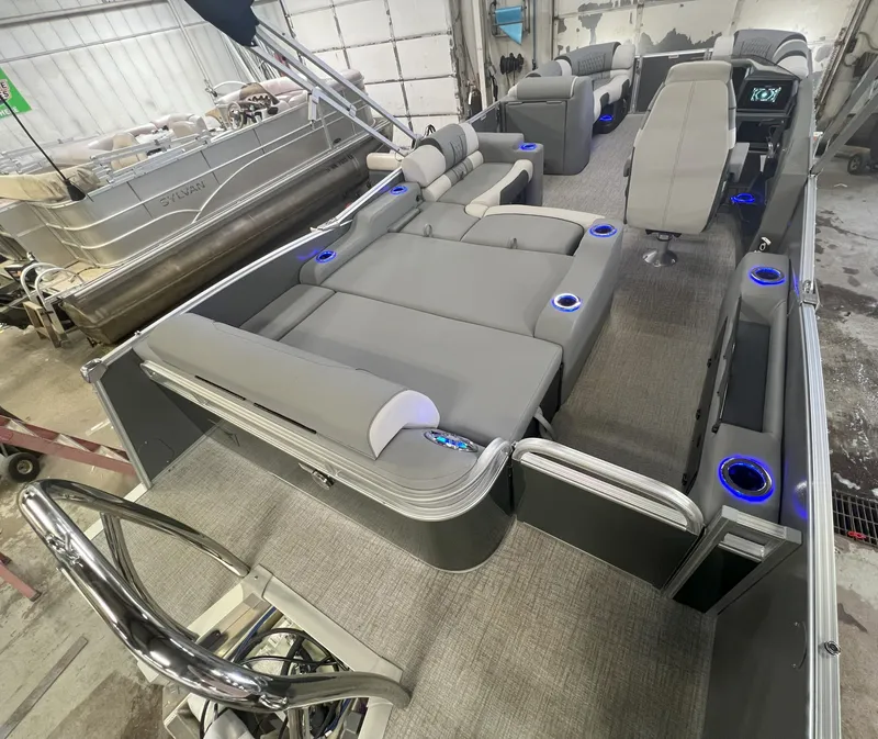 Slide: The Image of Tahoe Cascade VRL 2385 Swingback 2025 - 28